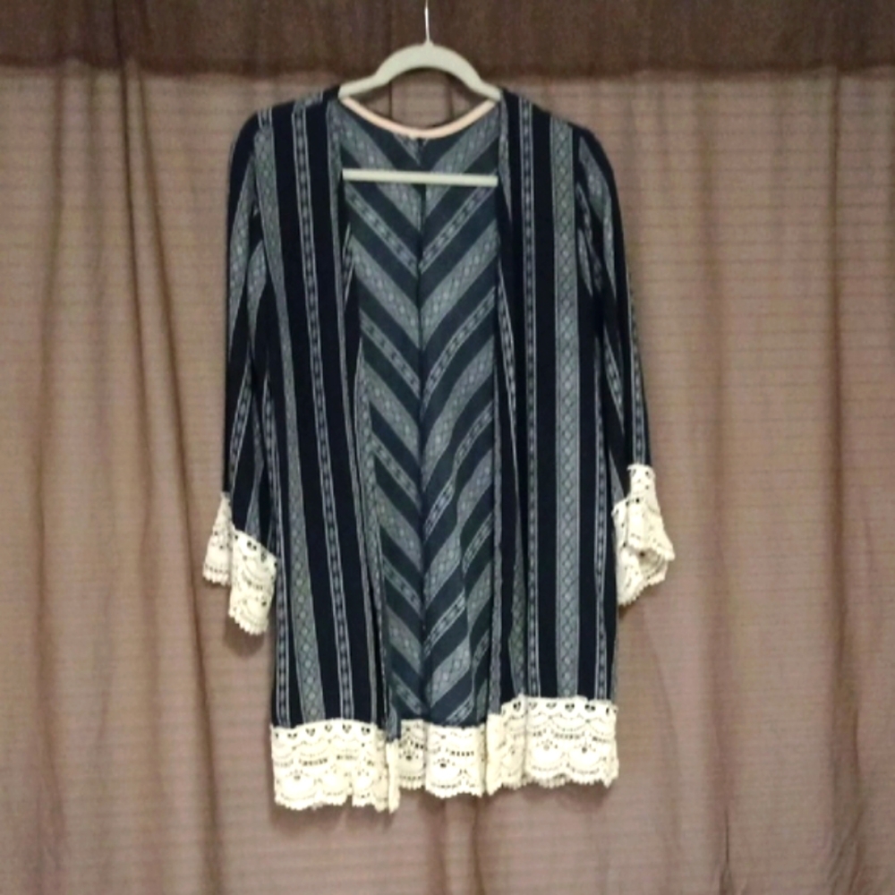 EUC 🏖️👙Boho Navy Blue Cream Sheer Tunic Open Kimono cover up Crochet detail